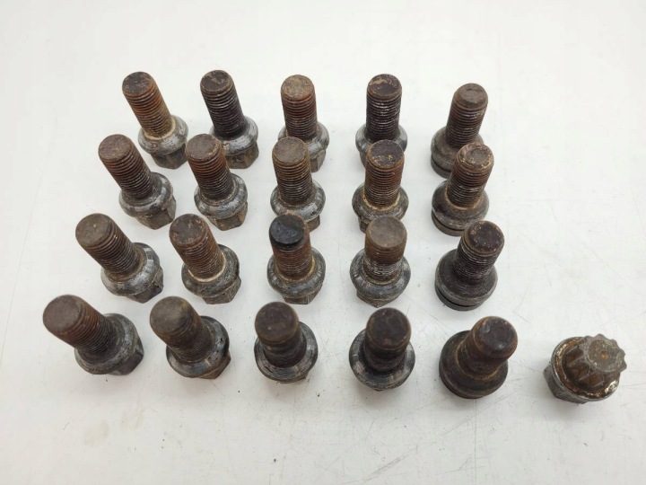 Болты шпильки гайки колес комплект M14X1,5 VW Passat B6, фото 1
