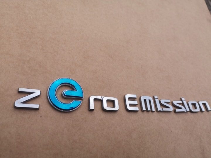 NISSAN LEAF e-NV200 ZERO EMISSION ЭМБЛЕМА НАДПИСЬ ЗНАЧОК ПЕРЕДНЕЙ ДВЕРИ, фото 1
