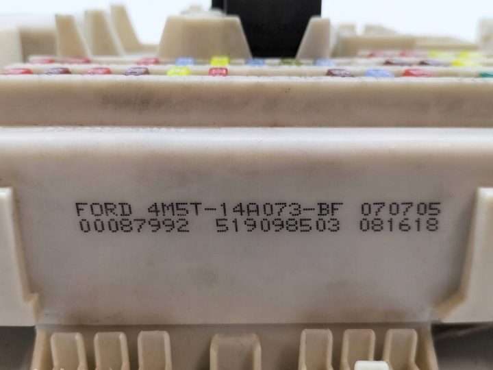 Блок предохранителей 4M5T-14A073-BF Ford Focus Mk2 (2004-2011), фото 3