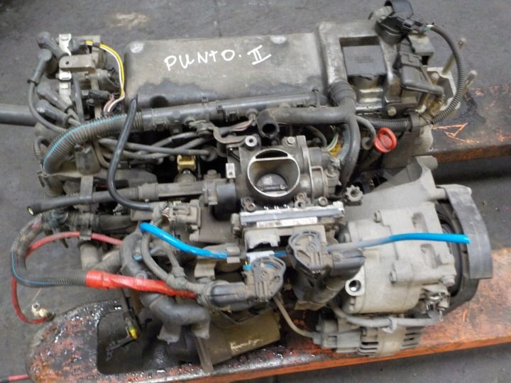 Fiat Punto II 1.2 форсунки молдинг, фото 1