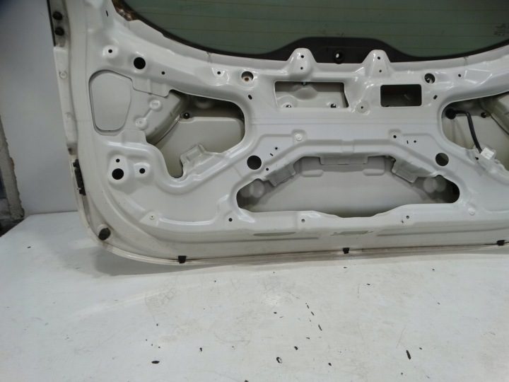 Крышка багажника задняя KIA Carens IV 13-19R. код : D1, фото 13