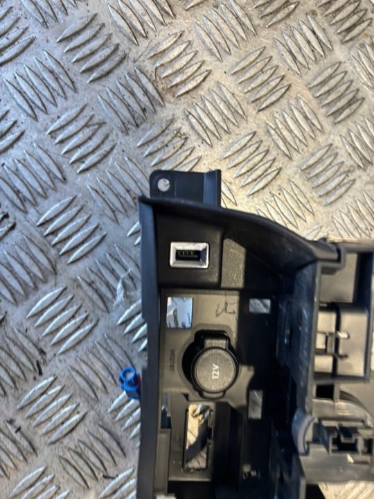ПАНЕЛЬ ПОРТ USB ВХОД ПРИКУРИВАТЕЛЯ 9826717080 PEUGEOT 308 T9 2 II 16-22R, фото 2