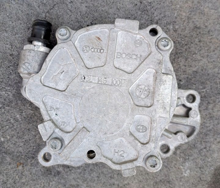 VW Audi Seat Skoda насос вакуумный 2.0 TDI 03L145100F, фото 1