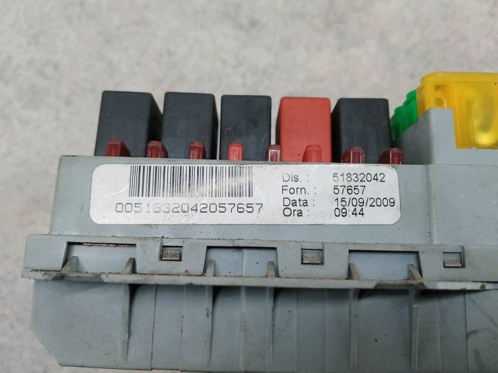 Блок предохранителей внутренний Fiat Bravo II 51832042 2.0 JTD, фото 6