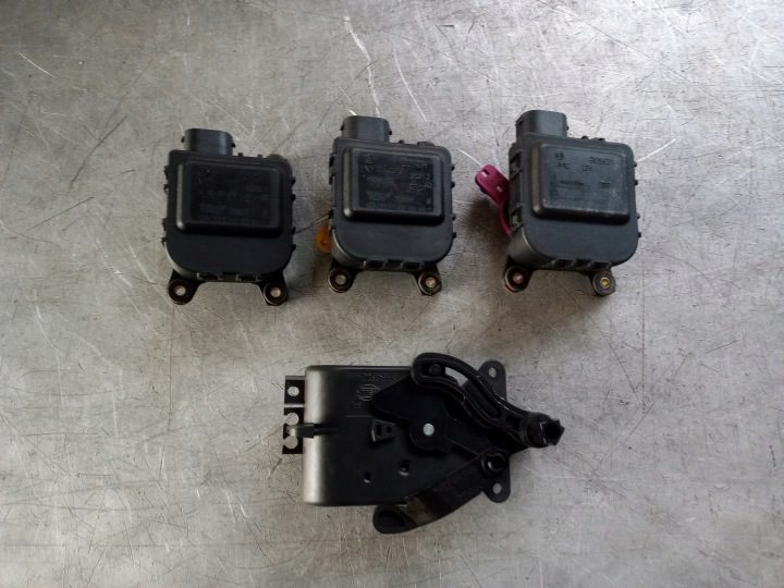 МОТОРЧИКИ ПЕЧКИ КОМПЛЕКТ BOSCH VALEO 1J1907511A 0132801209 SEAT LEON I, фото 2