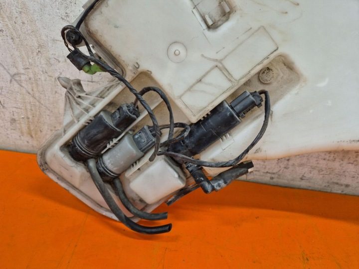 BMW 118 E87 04-07 БАЧОК ОМЫВАТЕЛЯ 7124231 N46B20B, фото 2