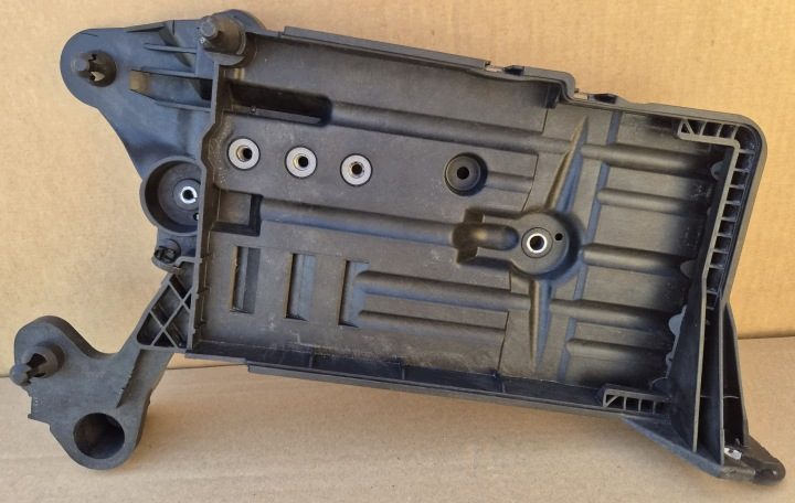 Площадка аккумулятора 5Q0915331K VW Audi Seat Skoda как новая оригинал, фото 1