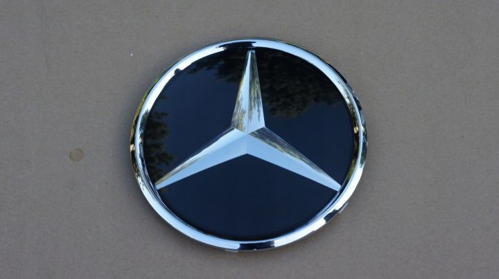 ЗНАЧОК ЭМБЛЕМА MERCEDES GLC КУПЕ W253 ML GLE GLS W166 W167 A0008880111, фото 1