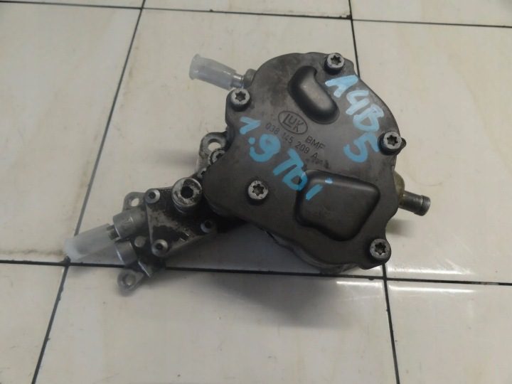 Вакуумный насос Audi A4 B5 1.9 TDI 038145209A, фото 1
