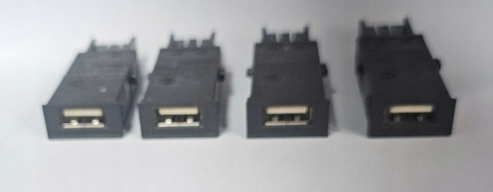 ГНЕЗДО РАЗЪЕМ USB МАГНИТОЛА OPEL INSIGNIA A 13348688 13245090 13317918 GM, фото 1