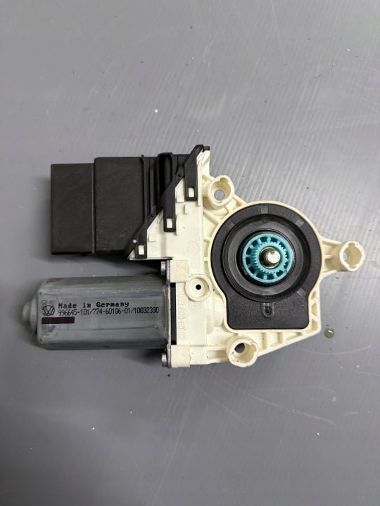 МОТОРЧИК СТЕКЛОПОДЪЕМНИКА БЛОК УПРАВЛЕНИЯ VOLKSWAGEN SKODA SEAT 5K0959703A 5K0959795, фото 1