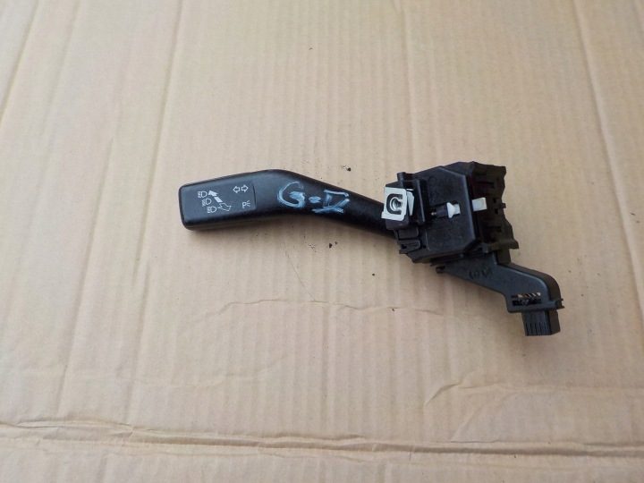 Подрулевой переключатель поворотников VW Golf 5 В 1K0953513E 2008 г., фото 1