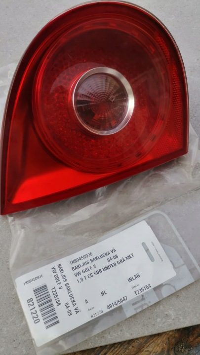 ФОНАРЬ ЛЕВЫЙ ЗАДНИЙ КРЫШКА БАГАЖНИКА VOLKSWAGEN VW GOLF V 5 1K6945093E, фото 1