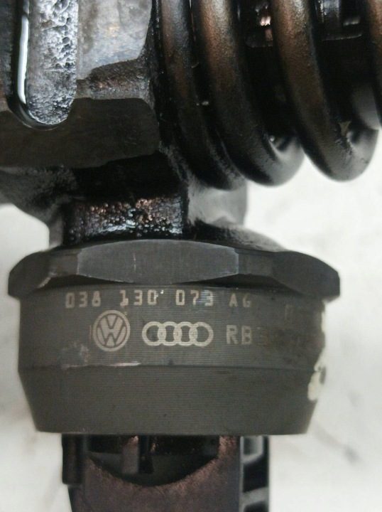 Насос-форсунка 038130073AG 1.9 TDI VW Volkswagen Golf V (2004-2009), фото 3