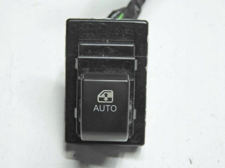 KIA Ceed I SW Рестайлинг 09-12 Кнопка стеклоподъемника 93575-1H100, фото 1