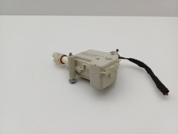 Привод лючка горловины бензобака VW Passat B5 3B0810773B / 3B0959782 NR323, фото 3