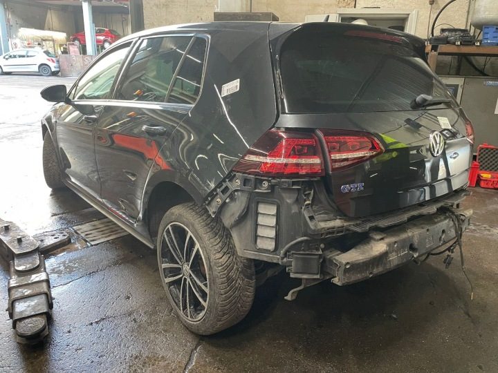 Volkswagen Golf VII AUA 2014 - 2020 Трубка высокого напряжения CUKB, фото 6