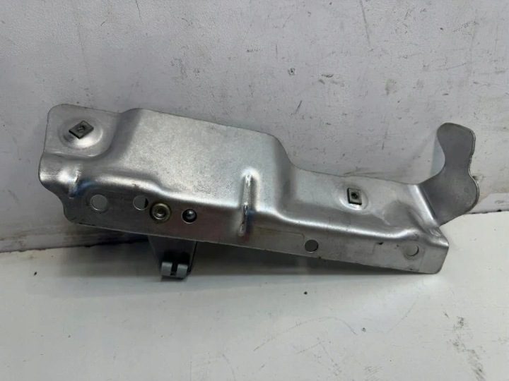 Запчасти моторного отсека BMW F40 8647243 1.5L бензин 103 кВт 2021, фото 1