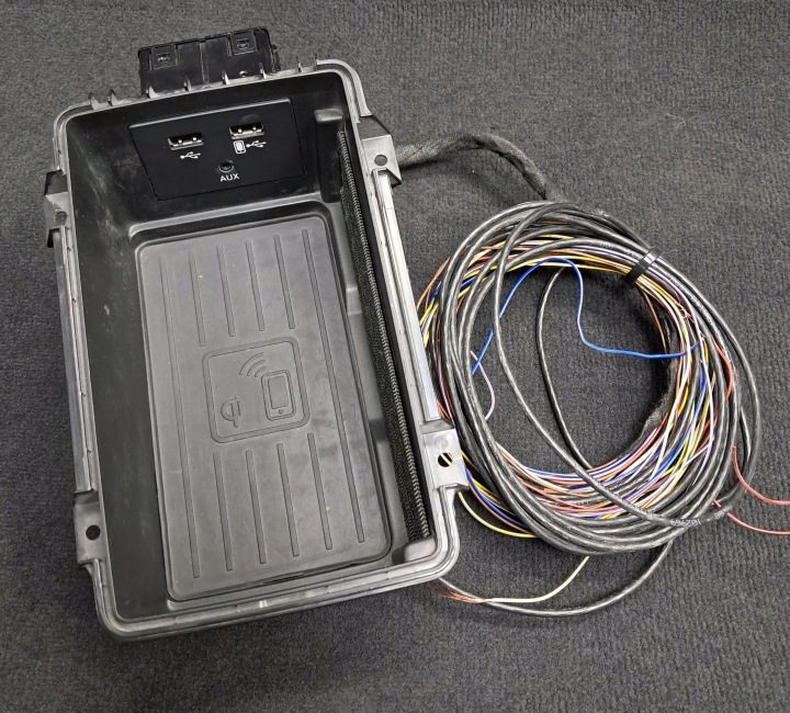 Audi A3 S3 беспроводная зарядка 8V0863300D 4G0035736, фото 1