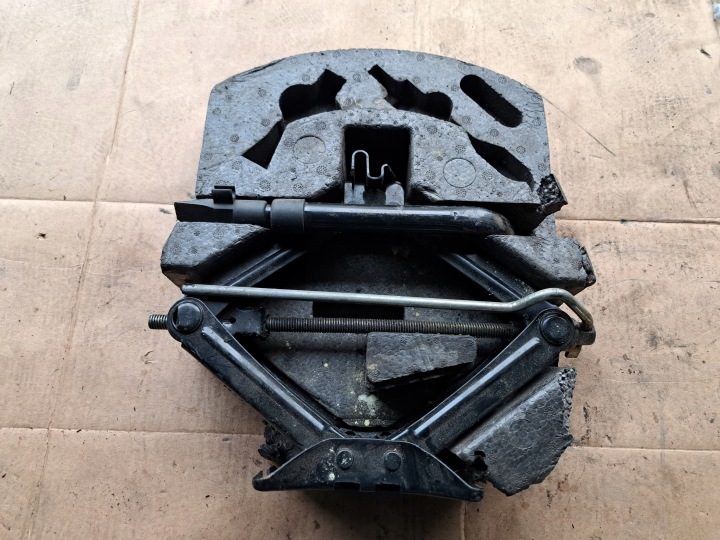 Вкладыш запасного колеса Ford Mondeo MK4 домкрат ключ для колес 7S71-17009-BB, фото 1