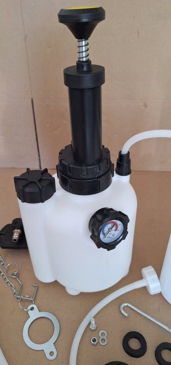 КОМПЛЕКТ ДЛЯ ВЕНТИЛЯЦИИ ТОРМОЗОВ ЗАМЕНЫ ЖИДКОСТИ MAGMA 3L+1L, фото 9