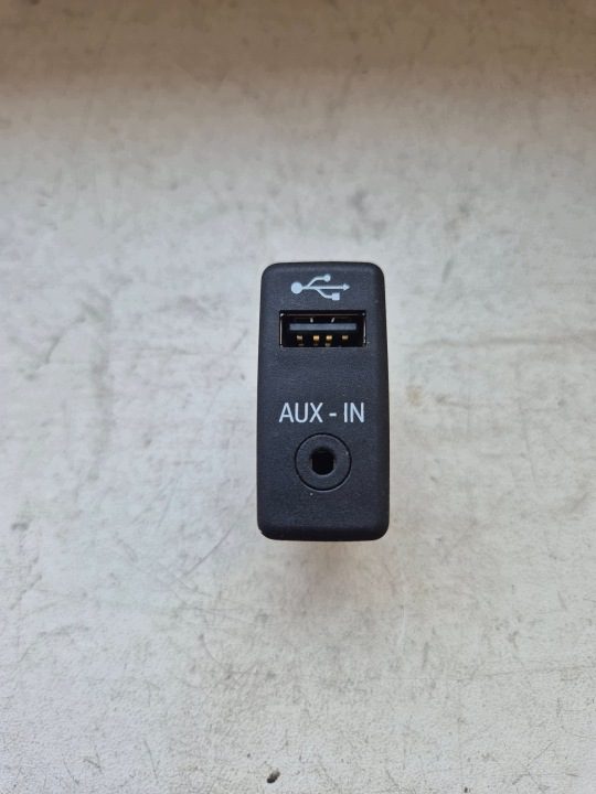 Разъем USB и AUX MAN TGX TG3 новый модель 81254320543, фото 1