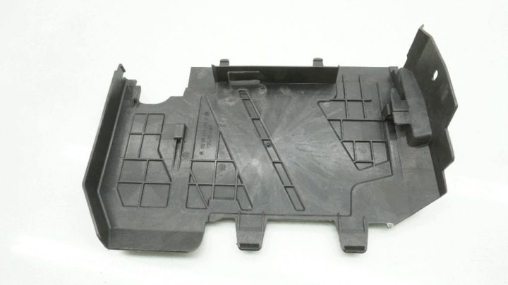 Крышка аккумулятора Mercedes CLA W118 A2475459800, фото 4