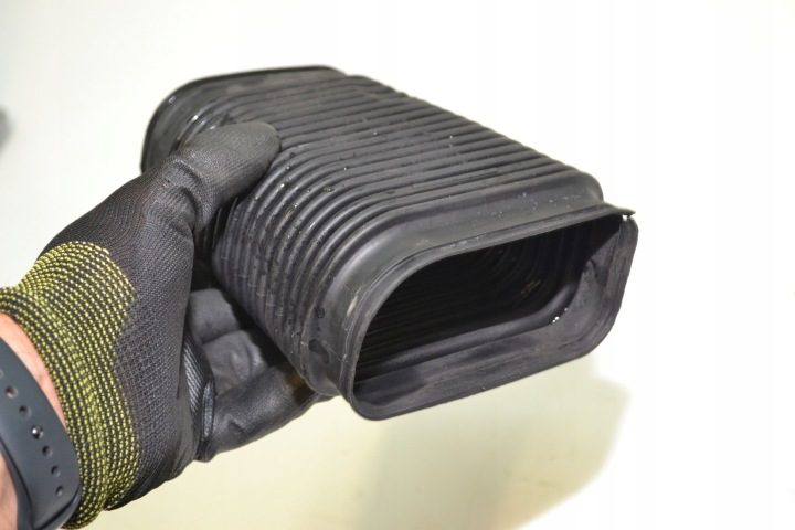 Патрубок harmonia воздушного фильтра резиновый 2 247 406 BMW E46 318d 320d 136 л.с., фото 2