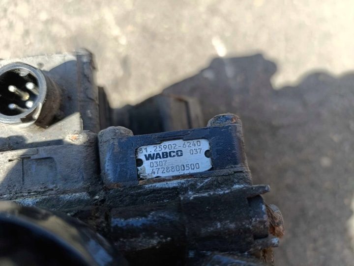 Клапан пневматический Ecas Wabco MAN TGX TGA 81.25902.6240, фото 2