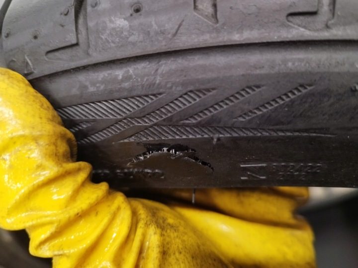 Шина летняя Bridgestone Potenza S001 235/40R19 96 Вт защита диска, усилитель (XL), фото 8