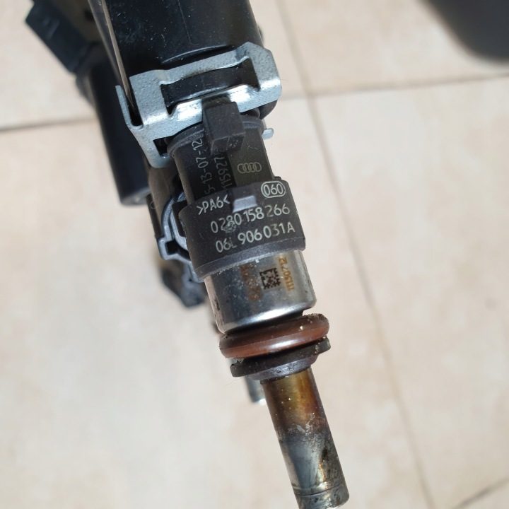 ФОРСУНКА AUDI A5 F5 8T A4 B8 B9 2,0 TFSI OE, фото 1