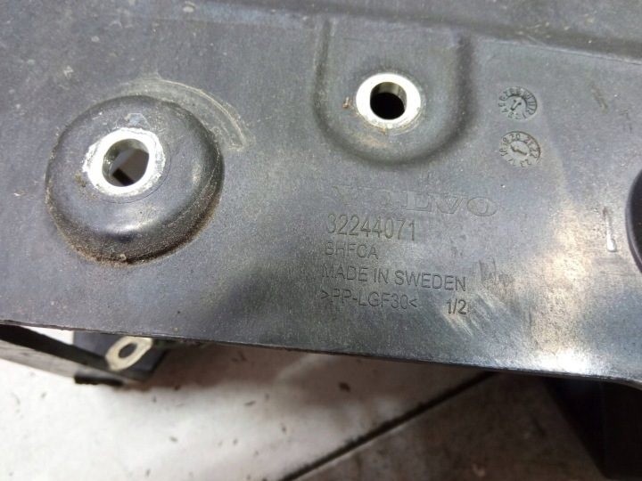VOLVO V60 II Крышка Аккумулятора OE 32244071, фото 3