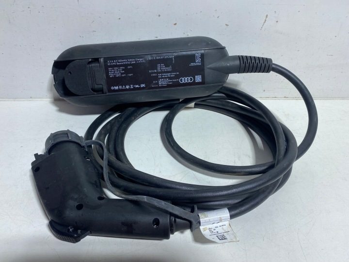 Audi E Tron A3 зарядное устройство кабель зарядки 8V4971675AK, фото 1