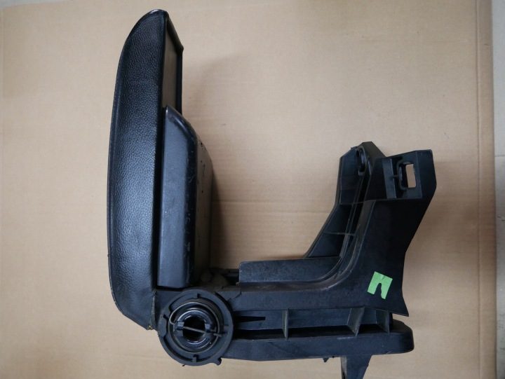 ПОДЛОКОТНИК КОЖА ЧЕРНАЯ 8213678 BMW E46 EUR 2.0D, фото 1