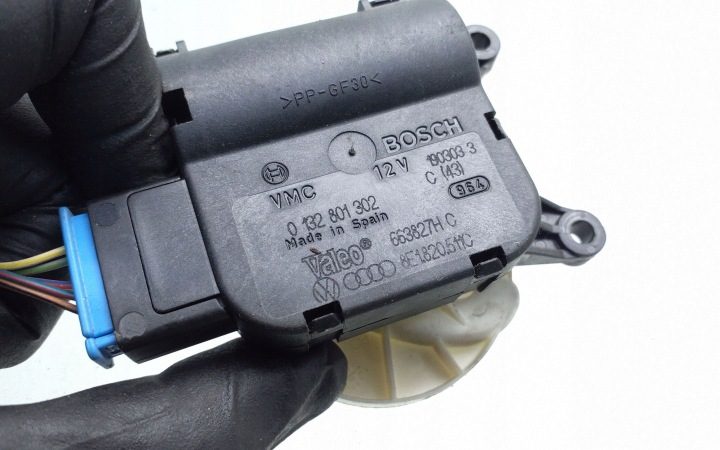 2003 Audi A4 S4 B6 8E 8H Моторчик заслонок обдува 663827HC, фото 3