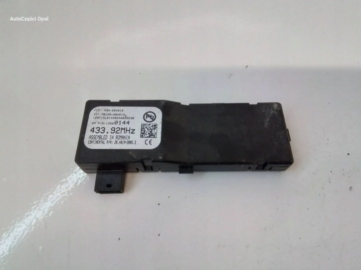 Opel Astra J УСИЛИТЕЛЬ АНТЕННЫЙ 13500144, фото 1