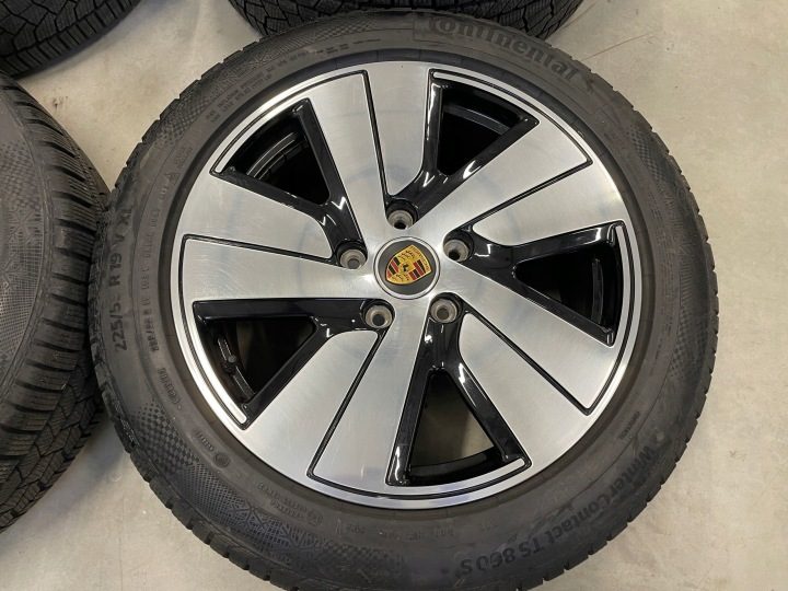 Комплект колес Zimowych Porsche Taycan 19'' 9J1073604BB, фото 2