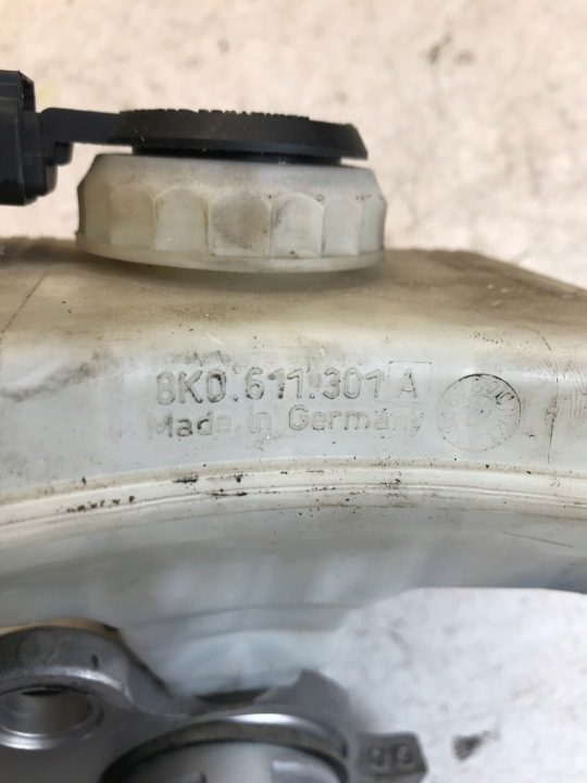 Главный тормозной цилиндр бачок A4 B8 A5 8K0611301A, фото 4