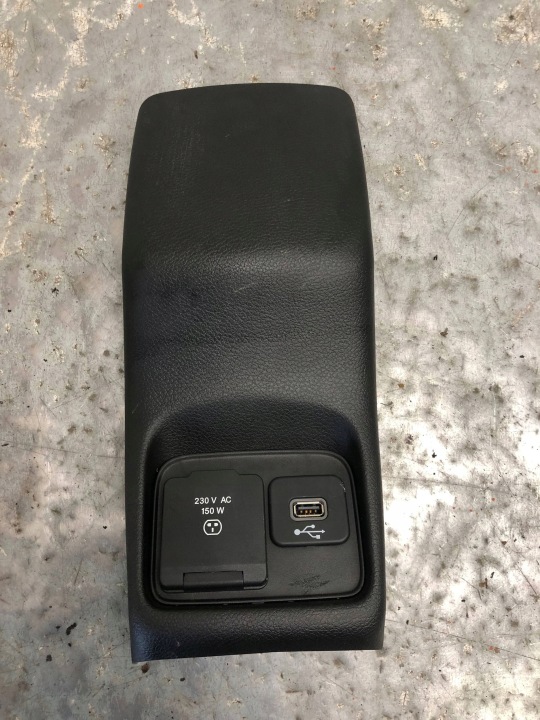 ЗАЩИТА ЗАДНЯЯ ТОННЕЛЯ ЗАРЯДНОЕ УСТРОЙСТВО ГНЕЗДО JEEP COMPASS II 68141872AA, фото 1