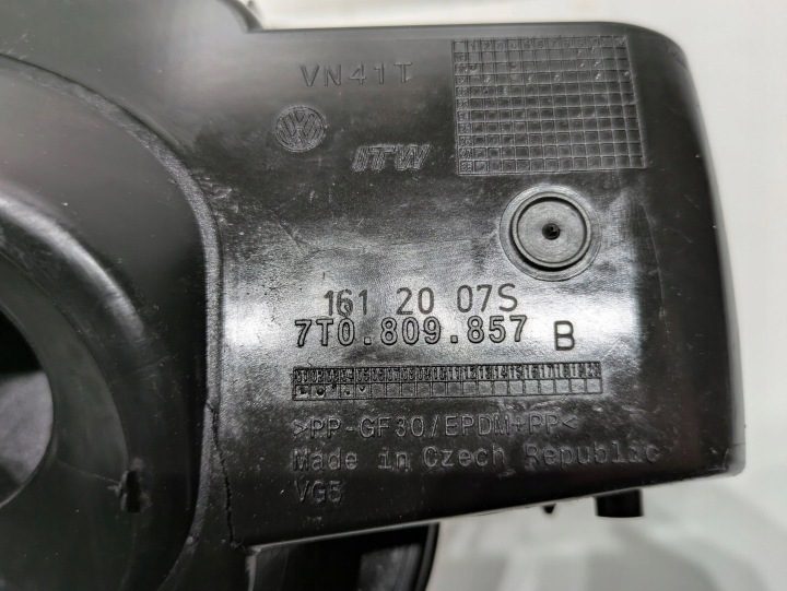 Лючок Крышка горловины бензобака Volkswagen Multivan T7 7T0809857, фото 4
