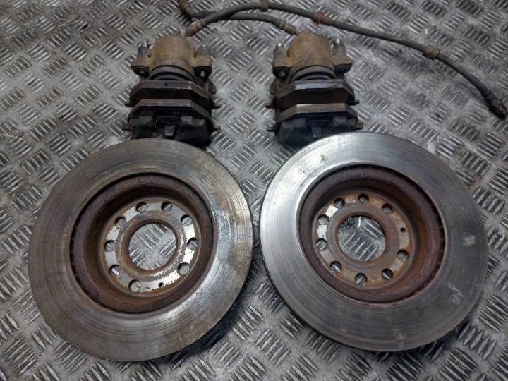 ДИСКИ ТОРМОЗНЫЕ ПЕРЕДНИЕ + КОЛОДКИ + СУППОРТЫ VOLKSWAGEN GOLF V 1.9 TDI, фото 2