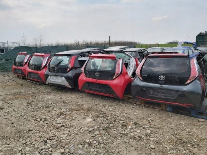 Toyota AYGO II молдинг крыши ПРАВЫЙ уплотнитель, фото 4