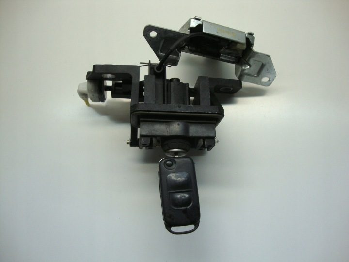 РУЧКА БАГАЖНИКА MERCEDES-BENZ КЛАСС А W168 A1687400193 с ключом, фото 1