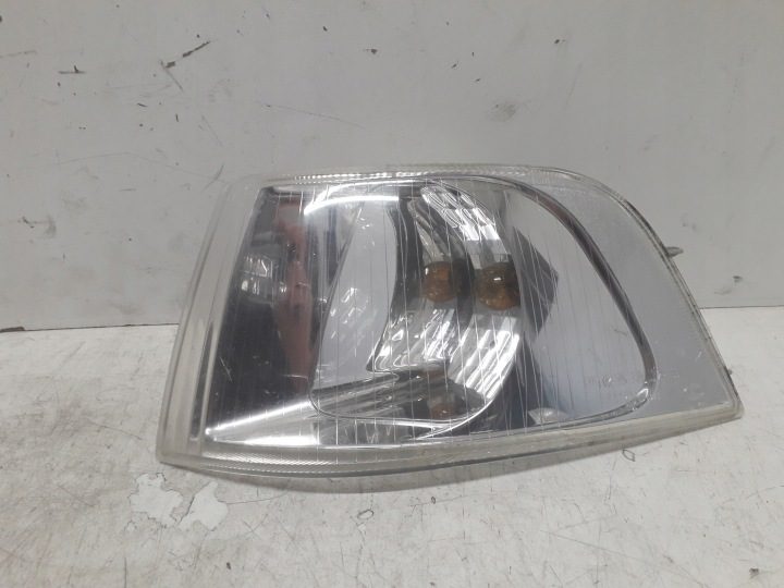 Volvo V40 95-04 поворотник левый передний 30621831 30621833, фото 2
