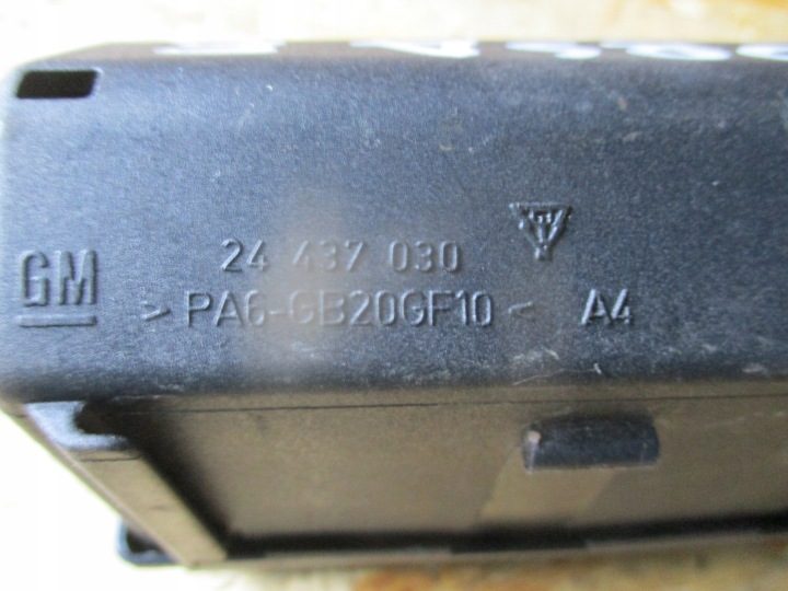 БЛОК ПРЕДОХРАНИТЕЛЕЙ OPEL MERIVA A И 1 24437030, фото 3
