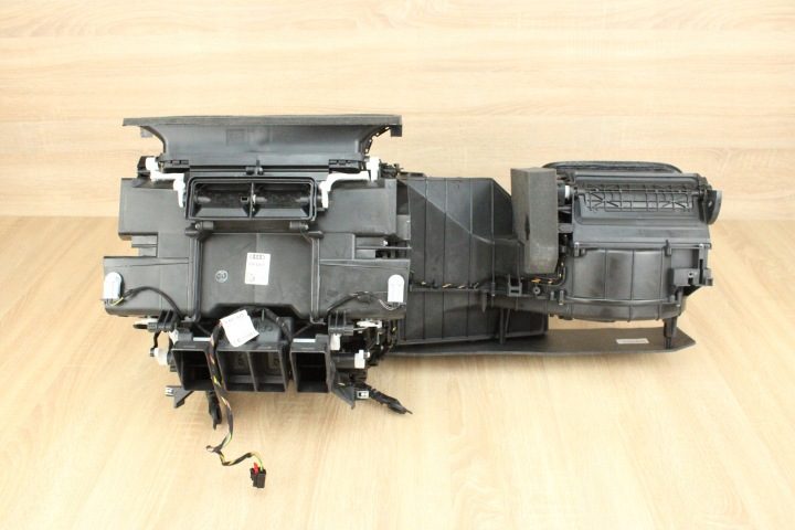 ОРИГИНАЛЬНЫЙ ОТОПИТЕЛЬ ВЕНТИЛЯТОР AUDI A6 C7 4G1820005J 70 л.с., фото 1