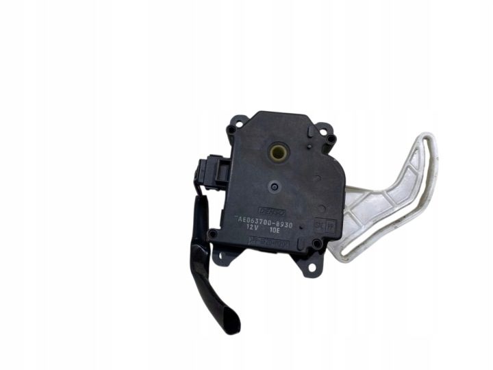 Моторчик заслонок печки Toyota Avensis T25 2.0 D4D AE063700-8930, фото 3