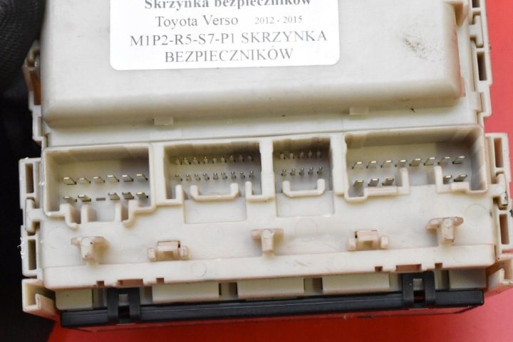 Блок предохранителей 82730-0F300-A Toyota Verso 2.0 D-4D 124 л.с. рестайлинг 12-15, фото 9