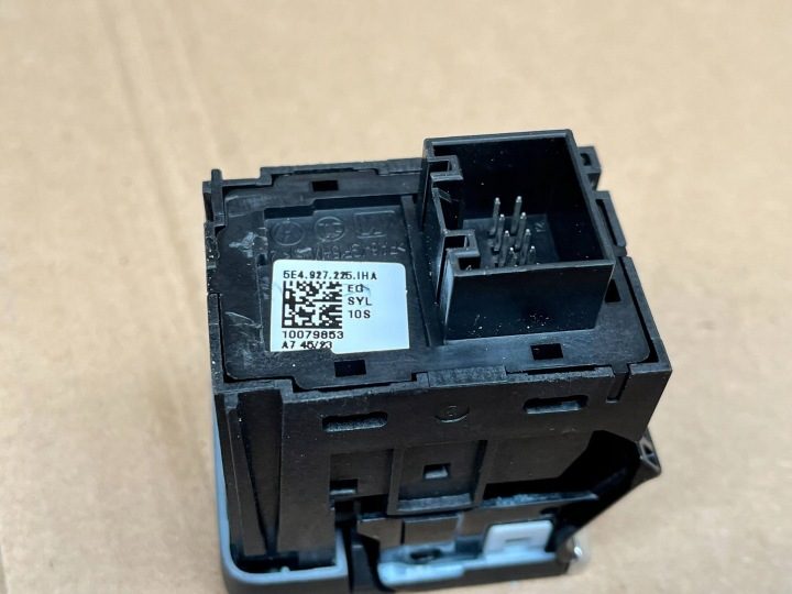 РЫЧАГ КНОПКА РУЧНОГО ТОРМОЗА 5E4927225IHA SKODA OCTAVIA 4 IV 19-24 !J, фото 2
