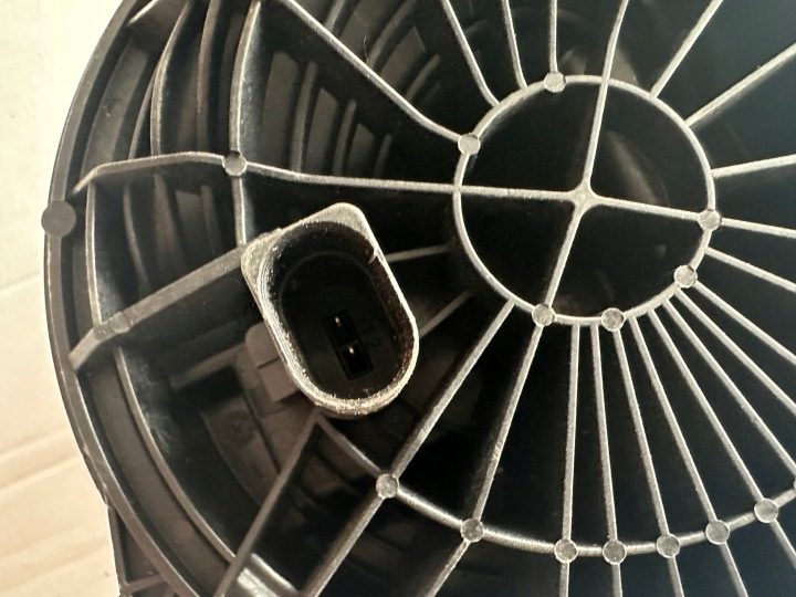 ЭМБЛЕМА КРЫШКИ ЗАДНЯЯ 510827469 VW GOLF VII PASSAT B8, фото 4